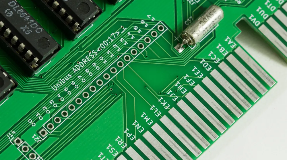 Labelled bus connector detail